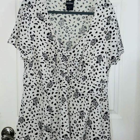 Disney Cruella Deville Theme Lightweight Top Plus 2x - Picture 1 of 3